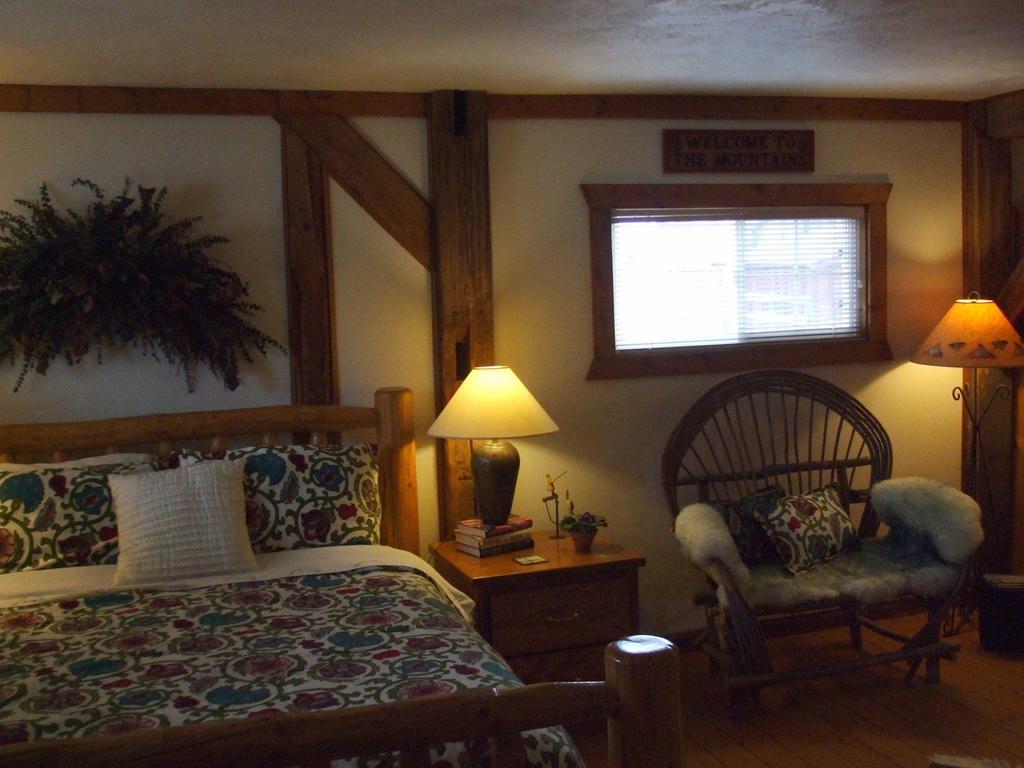 Hansen Guest Ranch Swan Valley Room photo