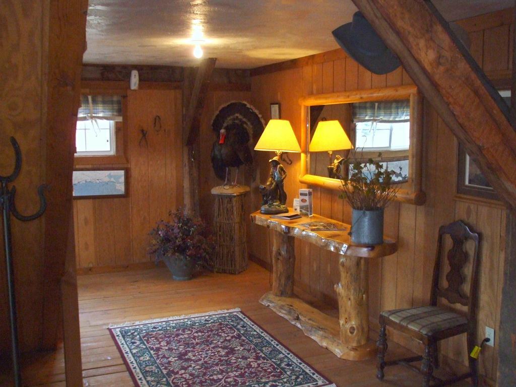 Hansen Guest Ranch Swan Valley Room photo