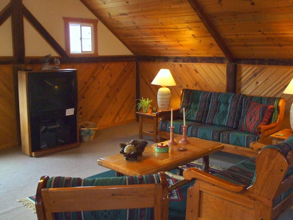 Hansen Guest Ranch Swan Valley Room photo