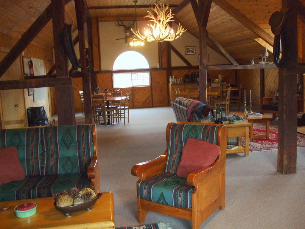 Hansen Guest Ranch Swan Valley Room photo