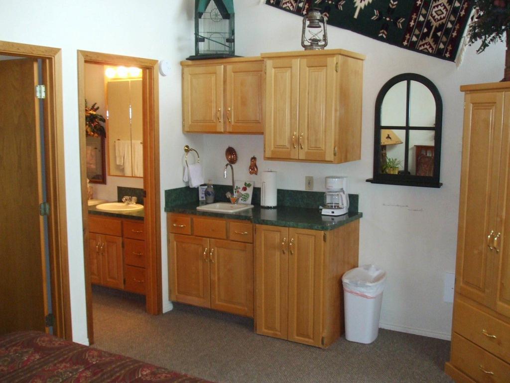 Hansen Guest Ranch Swan Valley Room photo