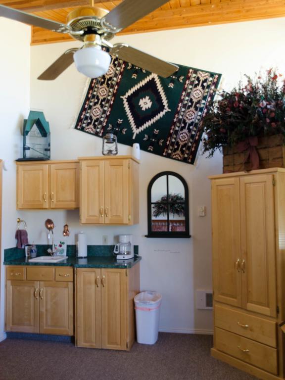 Hansen Guest Ranch Swan Valley Room photo
