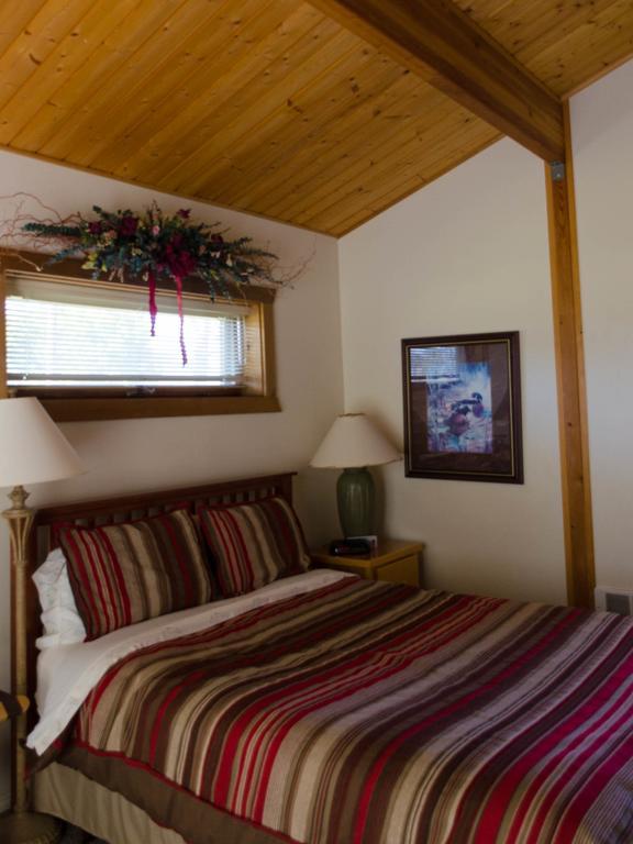 Hansen Guest Ranch Swan Valley Room photo